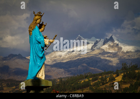 Il Perù ande paesaggio vista viaggi cielo statua di neve Foto Stock