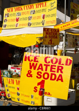 Fiera di strada, Candy Apple di stallo del fornitore, Avenue of the Americas, NYC Foto Stock