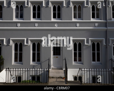 Gli ornati e strutturata in facciata di un appartamento residenziale blocco Townhouse Brighton, Inghilterra. Foto Stock