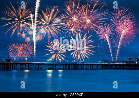 Fuochi d'artificio pirotecnici pyro Blackpool Lancashire England Regno Unito Europa Foto Stock