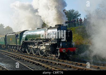 Stazione ferroviaria Mid-Hants Gala autunno 28/10/11. A1 classe Tornado pacifico 60163 leagin Ropley Foto Stock