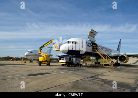 Boeing 757 di manutenzione su grembiule Foto Stock