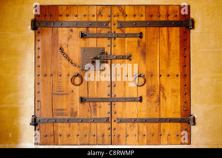 La vecchia porta. Il Royal Abbazia di Santa Maria de Poblet, Vimbodi ho Poblet, Catalogna, Spagna. Foto Stock