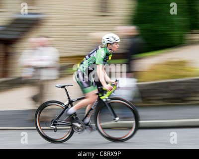 Ciclista racing in Rawson Rake del Hill Climb 2011 Foto Stock