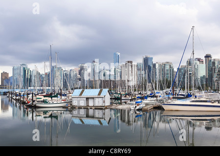 Lo skyline di Vancouver e di Coal Harbour. Vancouver, British Columbia, Canada. Foto Stock