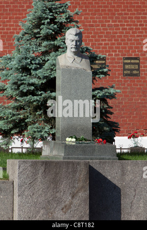 Oggetto contrassegnato per la rimozione definitiva di Joseph Stalin (1878-1953) presso le mura del Cremlino necropoli a Mosca, Russia Foto Stock