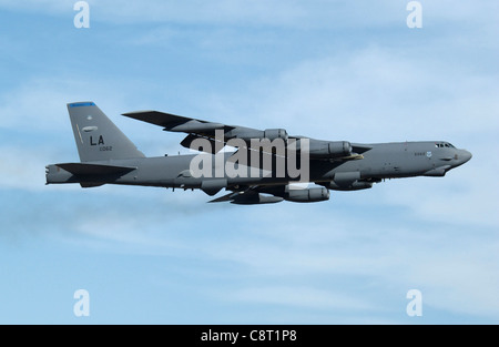 Barksdale Air Force Base, la. -- Un b-52h stratofortress bombardiere, assegnati con la seconda ala bomba qui, prende il largo su una missione di addestramento dec. 2. Foto Stock