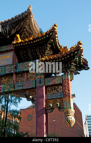 L'Imperial Chinese Arch, Faulkner Street, Chinatown, Manchester, Inghilterra, Regno Unito Foto Stock