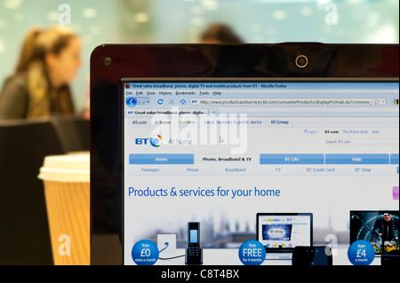 Il sito web di BT shot in una caffetteria ambiente (solo uso editoriale: -print, TV, e-book e Redazione sito web). Foto Stock