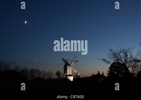 Verde Saxstead Post Mulino a notte, Suffolk, Inghilterra Foto Stock