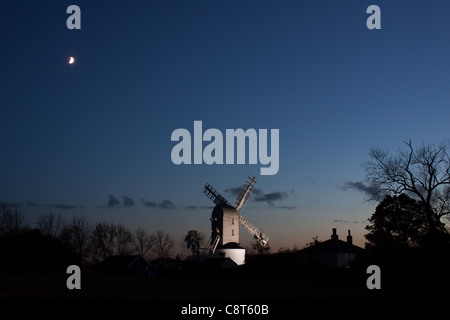 Verde Saxstead Post Mulino a notte, Suffolk, Inghilterra Foto Stock