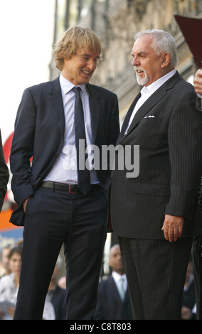 OWEN WILSON & JOHN RATZENBERGER John Lasseter premiato con una stella sulla Hollywood Walk of Fame HOLLYWOOD LOS ANGELES CALIFORN Foto Stock