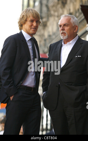 OWEN WILSON & JOHN RATZENBERGER John Lasseter premiato con una stella sulla Hollywood Walk of Fame HOLLYWOOD LOS ANGELES CALIFORN Foto Stock