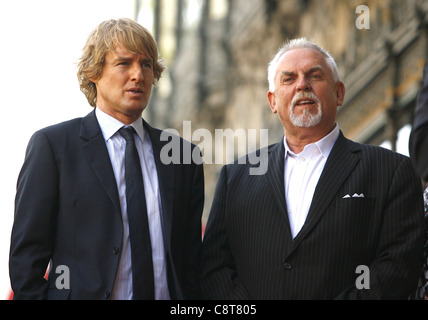 OWEN WILSON & JOHN RATZENBERGER John Lasseter premiato con una stella sulla Hollywood Walk of Fame HOLLYWOOD LOS ANGELES CALIFORN Foto Stock