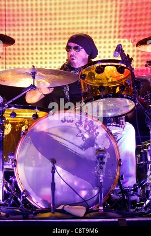 Jason Bonham sulla posizione per Jason Bonham Led Zeppelin concerto di esperienza, Best Buy Theatre di New York, NY, 1 novembre 2011. Foto: F. Burton Patrick/Everett Collection Foto Stock