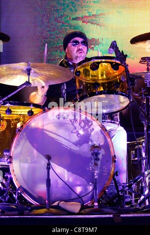 Jason Bonham sulla posizione per Jason Bonham Led Zeppelin concerto di esperienza, Best Buy Theatre di New York, NY, 1 novembre 2011. Foto: F. Burton Patrick/Everett Collection Foto Stock