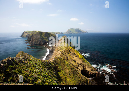 CALIFORNIA - Middle Anacapa Island e West Anancapa Isola con Isola di Santa Cruz della distanza dal punto di ispirazione. Foto Stock