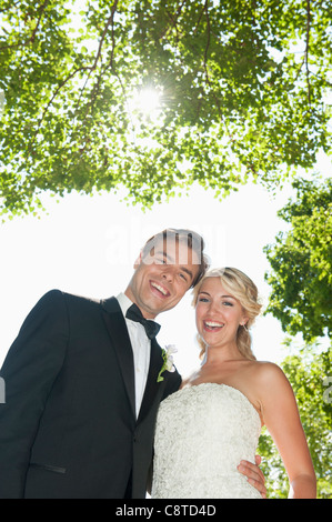 Stati Uniti d'America, nello Stato di New York, Old Westbury, ritratto della coppia di novelli sposi Foto Stock