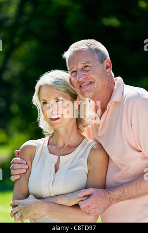 Stati Uniti d'America, nello Stato di New York, Old Westbury, Ritratto di felice coppia senior Foto Stock