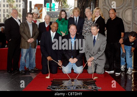 John Ratzenberger, Patton Oswalt, Brad Paisley, Don Rickles, Emily Mortimer, Owen Wilson, Randy Newman, Bonnie Hunt, Cheech Marin, Leron Gubler, John Lasseter, Marty Shelton alla cerimonia di induzione per la stella sulla Hollywood Walk of Fame Cerimonia per John Lasseter, Hollywood Boulevard, Los Angeles Foto Stock