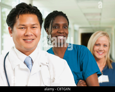 Stati Uniti d'America, Utah, Ogden, medico e due infermieri in posa per ritratto Foto Stock