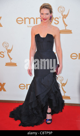 Anna Torv (indossando una Vera Wang abito) presso gli arrivi per la 63Primetime Emmy Awards - Gli arrivi 2, Nokia Theater in L.A. LIVE, Foto Stock