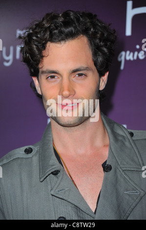 Penn Badgley di presenze per HTC serve un prodotto di NYC Evento di lancio, Highline stadi, New York, NY Settembre 20, 2011. Foto Foto Stock