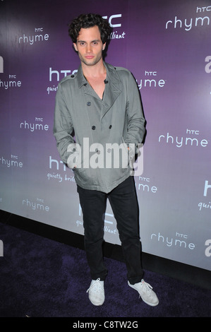 Penn Badgley di presenze per HTC serve un prodotto di NYC Evento di lancio, Highline stadi, New York, NY Settembre 20, 2011. Foto Foto Stock