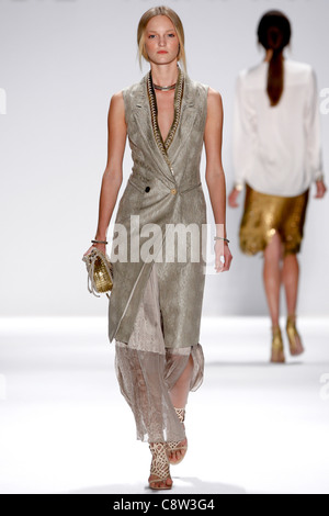 Elie Tahari - Pista - Collezione primavera-estate 2012 - New York Foto Stock