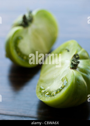 Fette di pomodoro verde Foto Stock