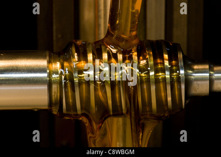 Rettifica CNC tornio worm di finitura di taglio albero ingranaggio Foto Stock