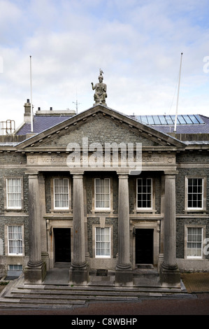 County Hall fossato del castello Pen Deitsh caernarfon gwynedd north Wales UK Foto Stock