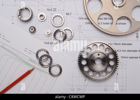 Per il taglio di precisione di denti degli ingranaggi e la sovrapposizione di disegni tecnici e il controllo di qualità dei dati e dei documenti Foto Stock