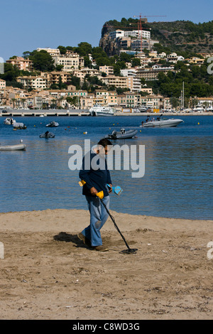 Port de Soller è una base popolare per le escursioni nelle montagne Tramuntana Foto Stock