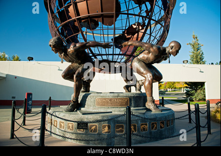 "Olympic forza una scultura da Jon D. capelli nella parte anteriore di U.S. Olympic Training Center Colorado Springs, Colorado Foto Stock