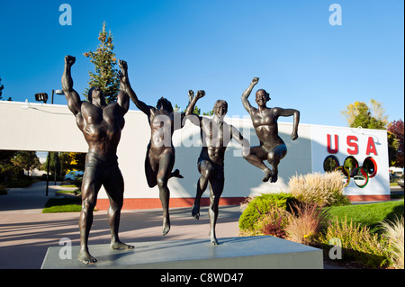 Una scultura nella parte anteriore di U.S. Olympic Training Center Colorado Springs, Colorado Foto Stock