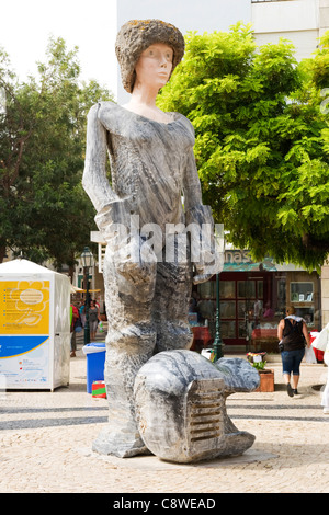 Il Portogallo Algarve , Lagos , moderna statua scultura del re Dom Sebastiao , il desiderato , 1554 - 1578 in Praca Gil Eanes Foto Stock