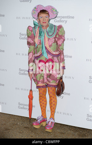 Grayson Perry arriva per la Serpentine Gallery Summer Party. Foto Stock