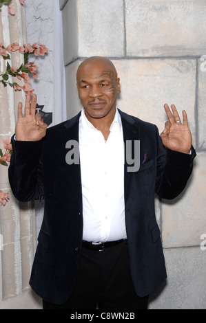 Mike Tyson arrivi Comedy Central Roast Charlie Sheen Sony Pictures Studios di Los Angeles CA 10 settembre 2011 Photo Michael Foto Stock