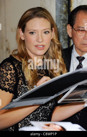 Anna Torv foglie ""LiveRegis Kelly'' taping atABC Lincoln Center Studios fuori circa CANDIDS CELEBRITY - Mar New York NY Ottobre Foto Stock