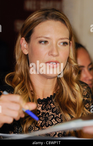 Anna Torv foglie ""LiveRegis Kelly'' taping atABC Lincoln Center Studios fuori circa CANDIDS CELEBRITY - Mar New York NY Ottobre Foto Stock