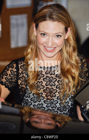 Anna Torv lascia'LiveRegis Kelly' taping atABC Lincoln Center Studios fuori circa CANDIDS CELEBRITY - Mar New York NY Ottobre 11 Foto Stock