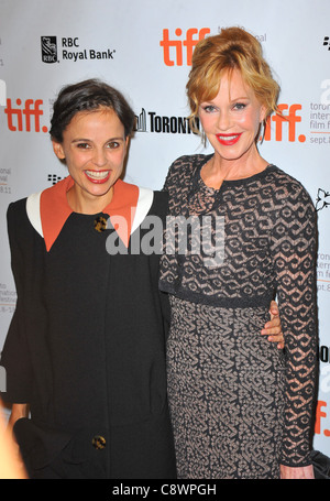 Elena Anaya Melanie Griffith arrivalsSKIN io vivo in Premiere atToronto International Film Festival Princess Wales Theatre Foto Stock