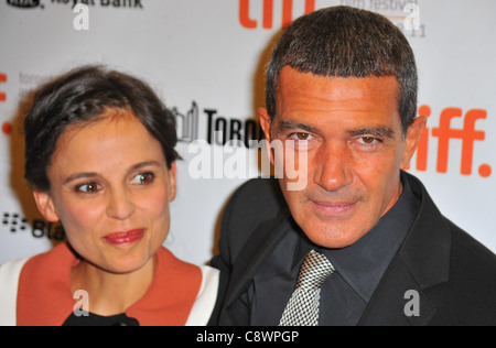 Elena Anaya Antonio Banderas arrivalsSKIN io vivo in Premiere atToronto International Film Festival Princess Wales Theatre Foto Stock