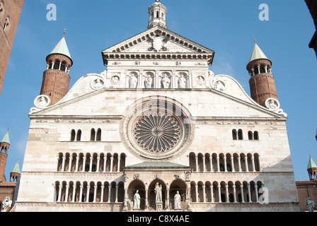 Cremona. Lombardia. Particolare della facciata del duomo Foto Stock