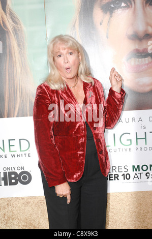 Diane Ladd arrivi stagione illuminato uno PremiereParamount Theatre di Los Angeles CA 6 ottobre 2011 Photo Elizabeth Foto Stock