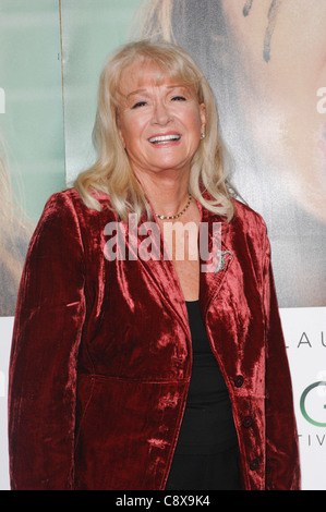 Diane Ladd arrivi stagione illuminato uno PremiereParamount Theatre di Los Angeles CA 6 ottobre 2011 Photo Elizabeth Foto Stock