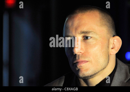 Georges St-Pierre conferenza atpress UFC Welterweight Champion Georges St Pierre Press Tour Real Sports Bar & Grill sul Toronto Foto Stock
