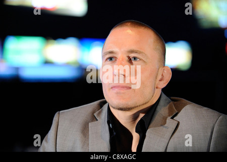 Georges St-Pierre conferenza atpress UFC Welterweight Champion Georges St Pierre Press Tour Real Sports Bar & Grill sul Toronto Foto Stock