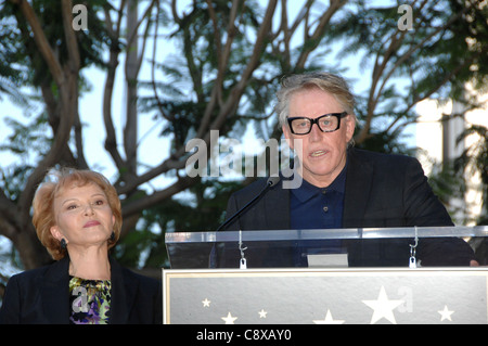 Maria Elena Holly GARY BUSEY atinduction cerimonia onHollywood Star Walk fama cerimonia Buddy Holly N Vine Street Los Angeles CA Foto Stock